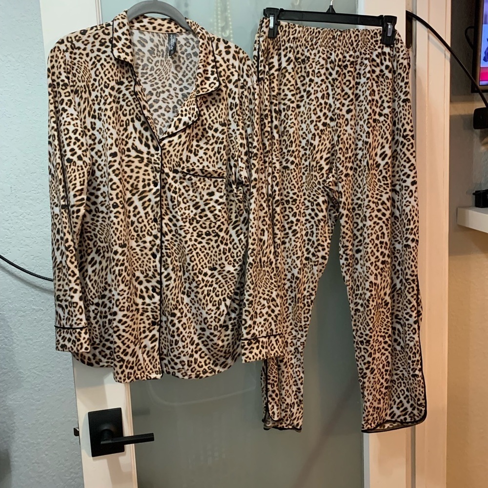 Ambrielle Women's 2 Piece Pant & Long Slv Shirt Pajama Set - Cheetah NWOT